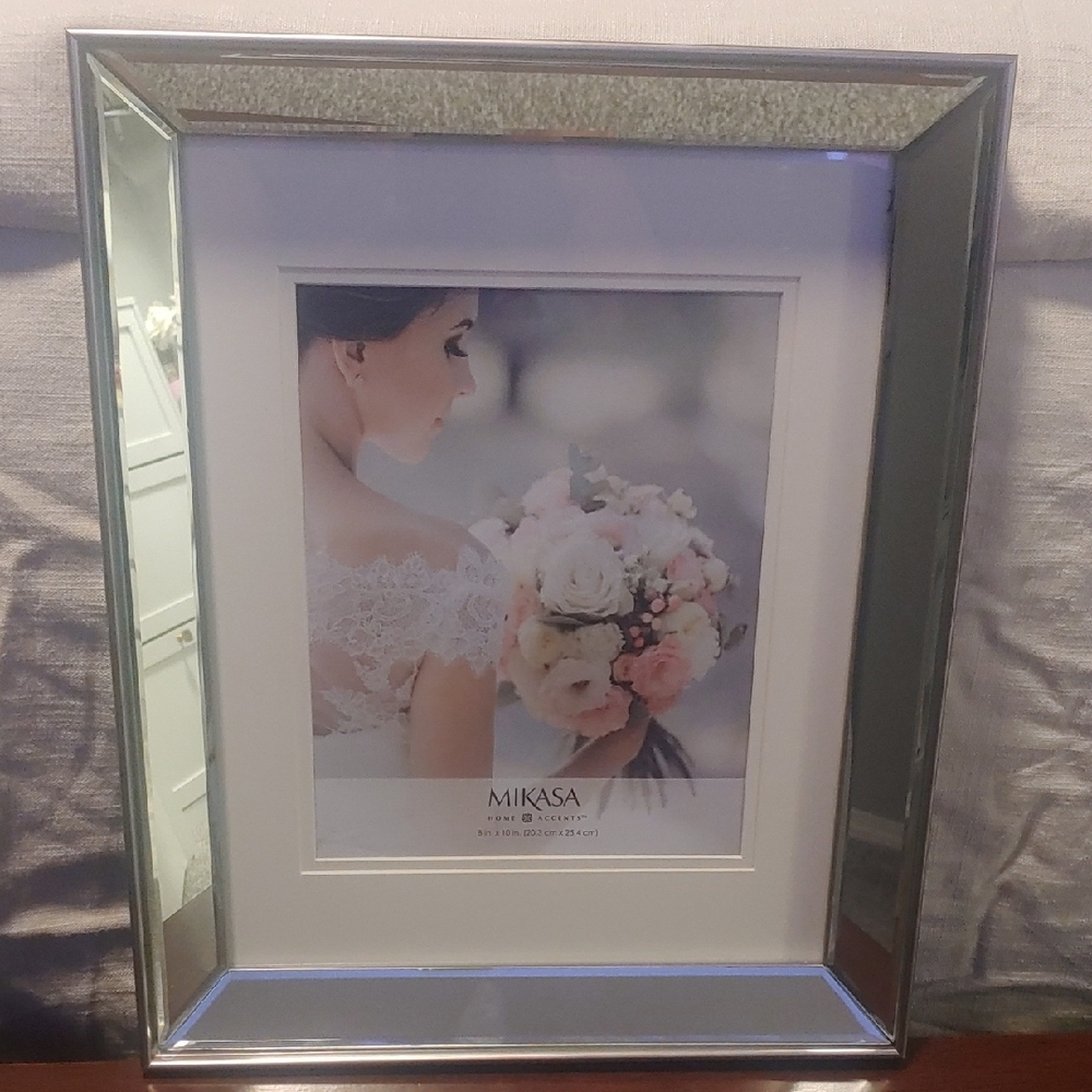 Mikasa Reflective Silver Frame